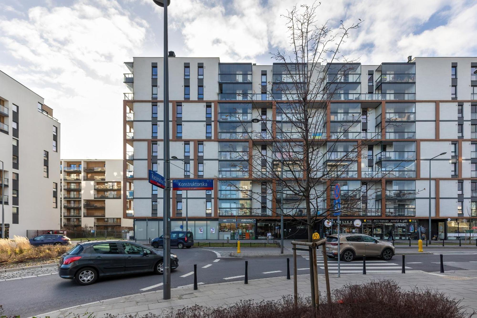 Bright Blue With Balcony, Parking And Air Conditioning In By Renters