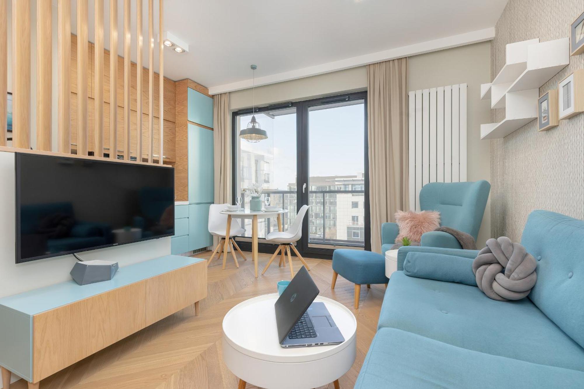 Lägenhet Bright Blue With Balcony, Parking And Air Conditioning In By Renters *