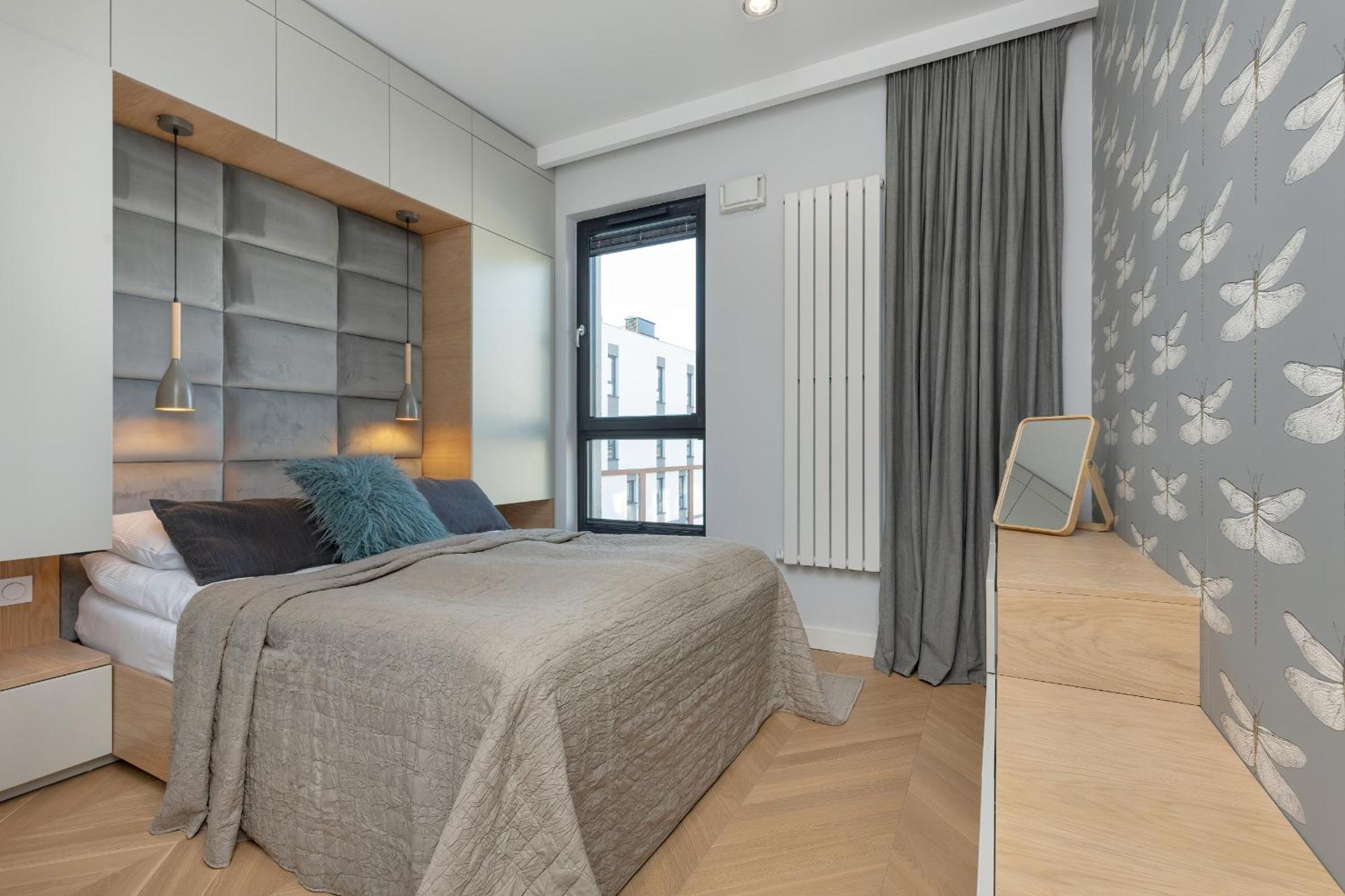Bright Blue With Balcony, Parking And Air Conditioning In By Renters Apartment Warschau